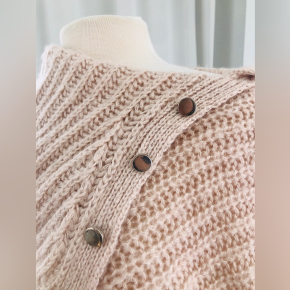 Beige/Tan Jennifer Lopez Sweater with Buttoned Collar - Picture 4 of 10